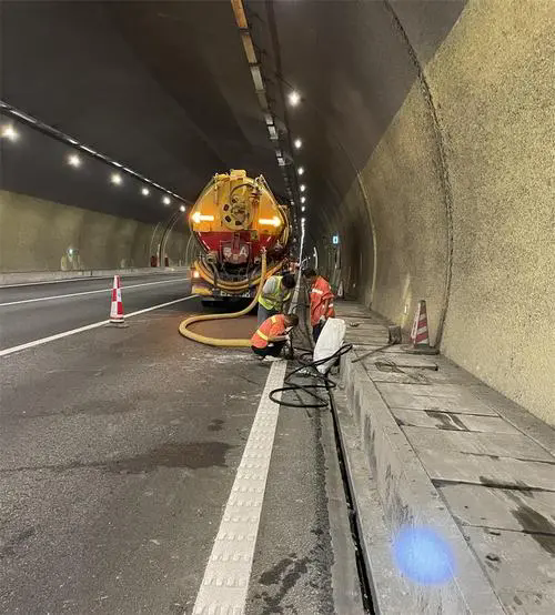 循化隧道排水渠清淤